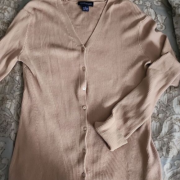 Vintage Ribbed V~Neckline Button Up Lightweight Cardigan Sweater - Picture 5 of 5